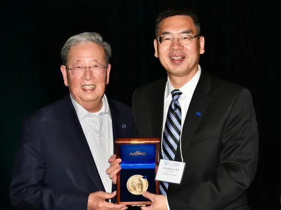Dr. Zong-Ming Li (right) and Savio L-Y. Woo (left)