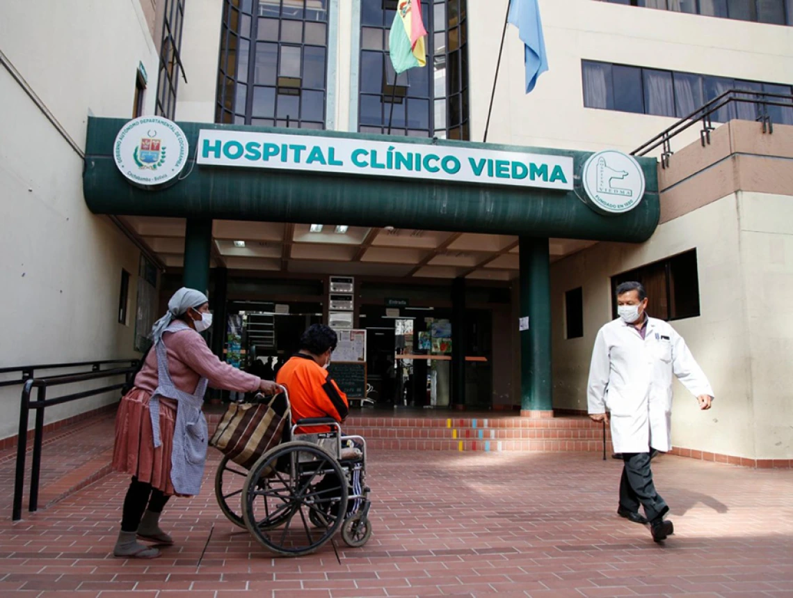 The entrance to the Hospital Clínico Viedma in Cochabamba, Bolivia, where Dr. Hinestroza did a rotation while an Infectious Diseases fellow at the University of Massachusetts - Worcester.
