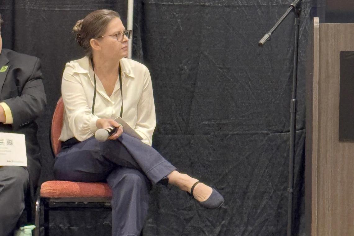 [The Pulmonary division’s Laura Meinke, MD, who is program director of the Internal Medicine Residency Program in Tucson, the largest at the college, during the Meet The Director event.]