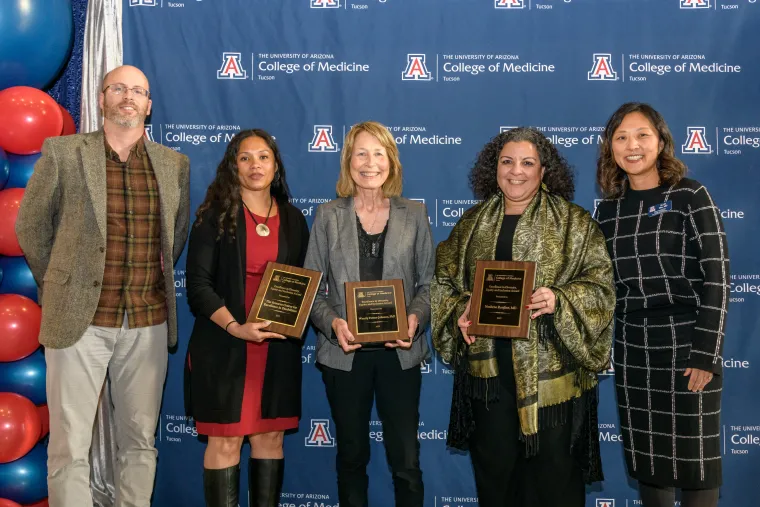 01_excellence_-_dei_-_202206792_com_faculty_awards-062 01_excellence_-_dei_-_202206792_com_faculty_awards-062