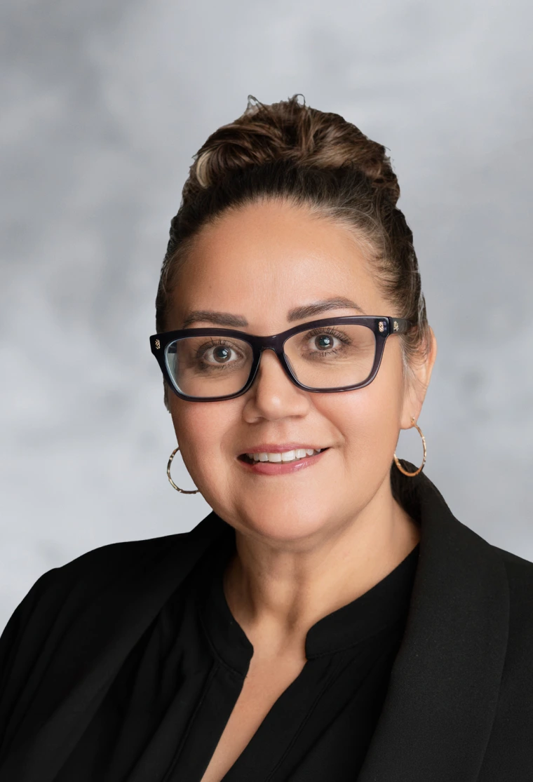 Ina-Rios-grey.png